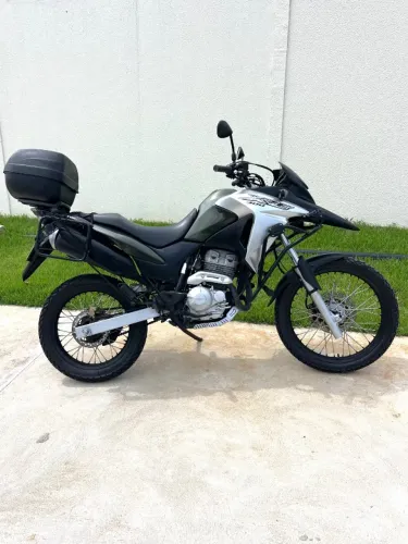 Troco HONDA XRE300 2018 Mais nova da cidade leia