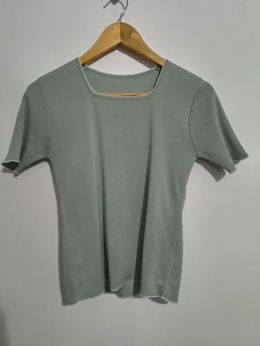 Blusa Verde com Detalhes em Branco