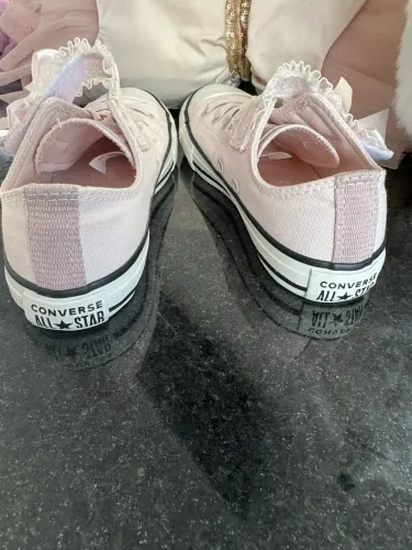 Tênis infantil All Star com laço rosa
