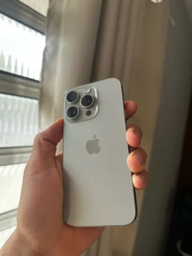 iPhone 15 pro com caixa