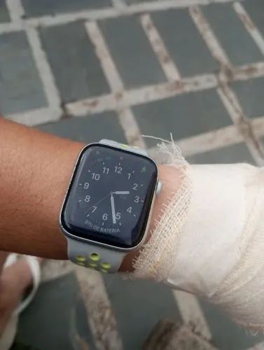 Apple watch séries 4 Nike