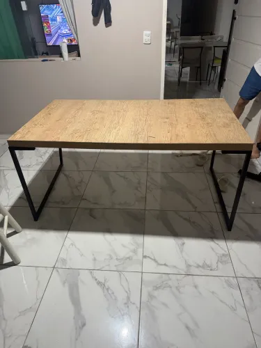 Mesa de metalon