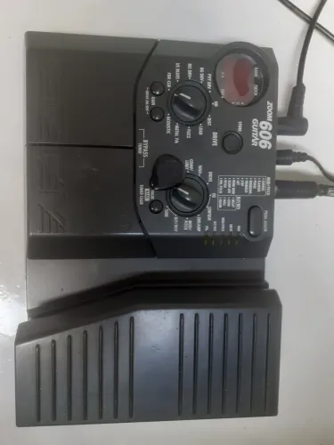 Pedaleira zoom 606