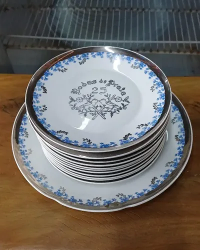 Jogo de Boleira com 12 pratos de Porcelana Real - Bodas de Prata