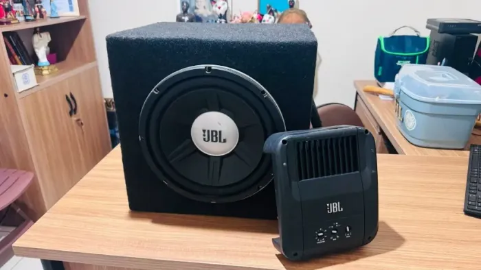 MÓDULO E CAIXA DE SOM AUTOMOTIVO - JBL