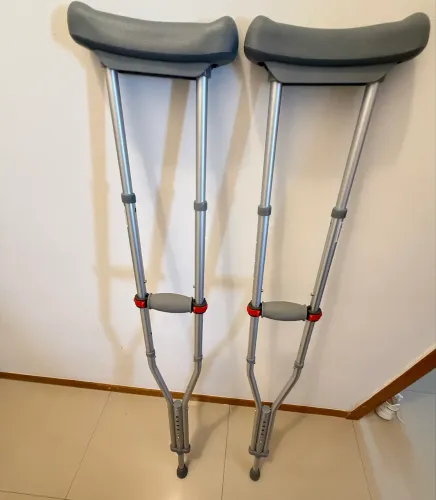 Muleta pós operatório , Brasilia 
