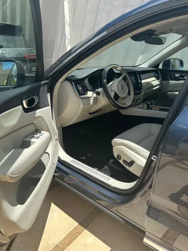 Volvo XC-60 T-8 Plus 2.0 AWD (híbrido) 2023