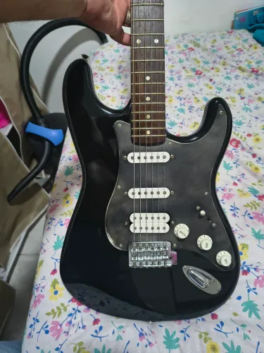 Guitarra fender squier strat affinity