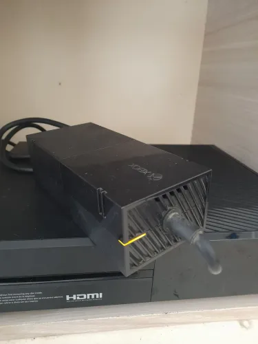 Fonte para Xbox One Fat em boa condições e funcionando