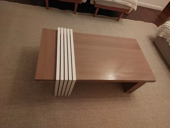 Mesa de centro madeira maciça comprada na Lar Shopping 1,10x0,30x0,58 (CxAxL))