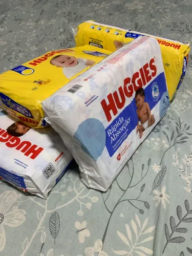 4 PACOTE FRALDA M HUGGIES 152unid