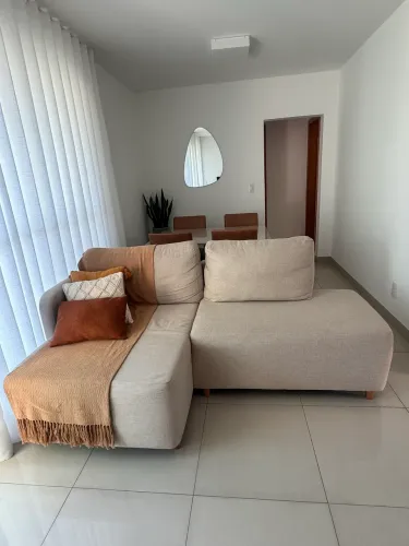 Sofá de linho off white em L