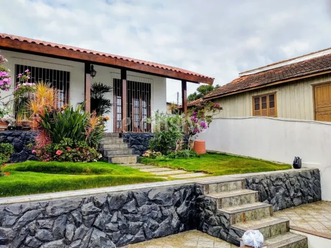 Casa 4 Quartos com Piscina no bairro Capoeiras
