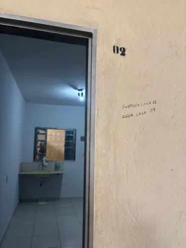 Aluga-se kitnet na Av. Pará, setor Campinas. 
