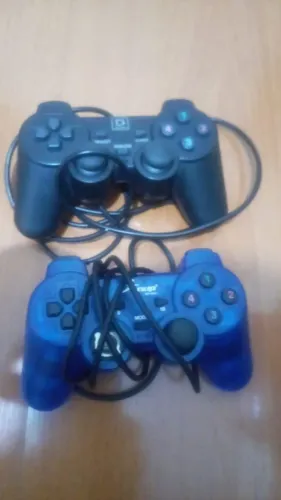 Dois controles USB para PC