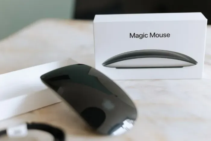 Apple Magic Mouse (Na Caixa - Usei apenas 2 vezes)
