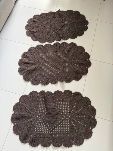 Vendo dois Conjuntos de tapetes de crochê