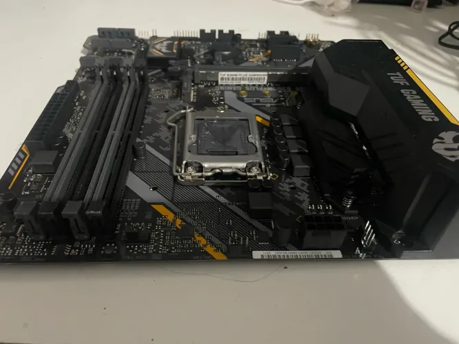KIT GAMER PLACA MÃE ASUS TUF B320 PLUS GAMING + WATER COOLER DEEPCOOL GAMMAXX