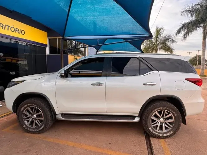 Toyota Hilux SW4 SRX 4X4 2.8 TDI 16V Dies. Aut. 2016