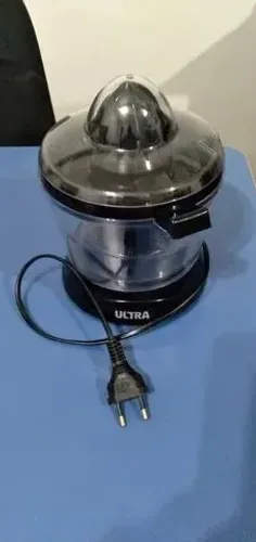 Espremedor de Frutas Mondial - vendo as peças