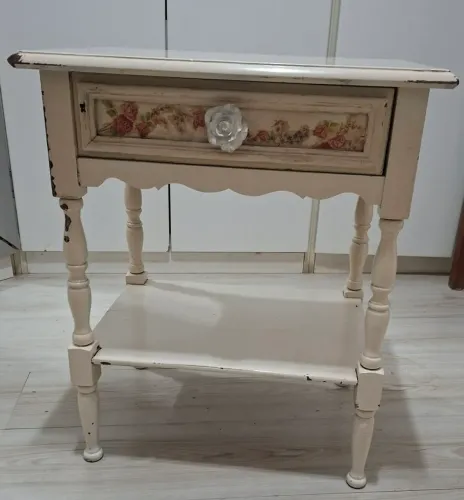 Mesinha com gaveta em pátina envelhecida 
