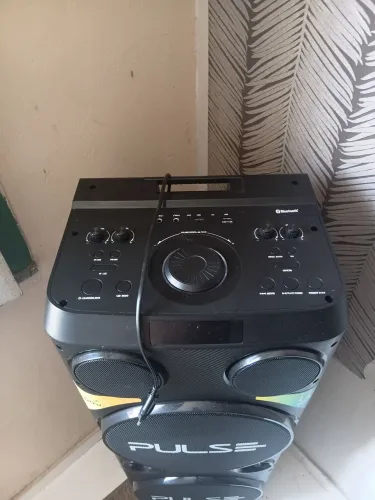 Caixa de som Pulse semi nova