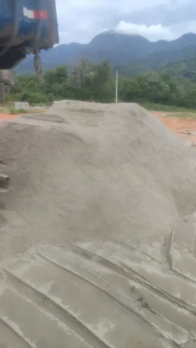 Pó de pedra branco 6m e 12m