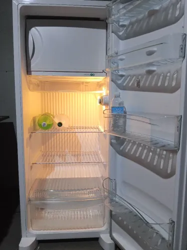 Geladeira com 4 meses de uso perfeito estado