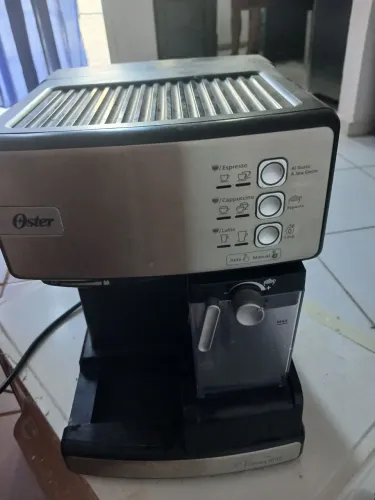 Cafeteira primalatte oster 220