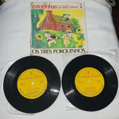 Vinil estorinhas Walt Disney Livreto e Disco Os três Porquinhos e Branca de Neve 