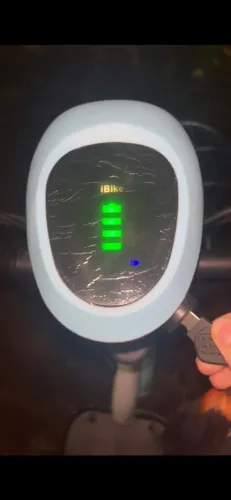 Motinha elétrica scooter, cor azul claro 
