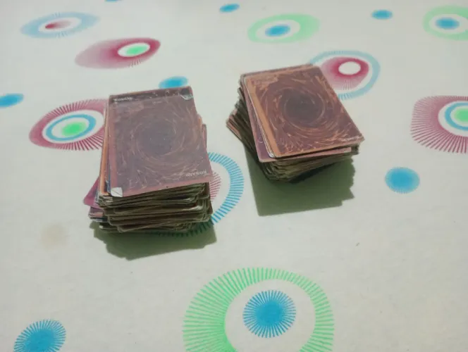 Mais de 200 cartas de yu-gi-oh