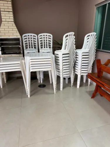 Mesas e cadeiras 