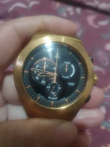 Swatch funcionando perfeitamente todo chapeado a ouro lindo
