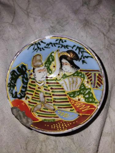 Louça de porcelana japonesa pintada a mão. 