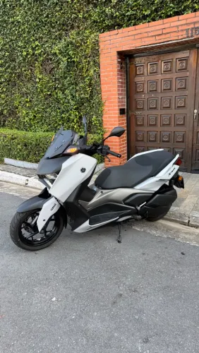 Moto xmax 250