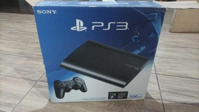 Vendo ps3 com 10 jogos  um controle e vai na caixa original 