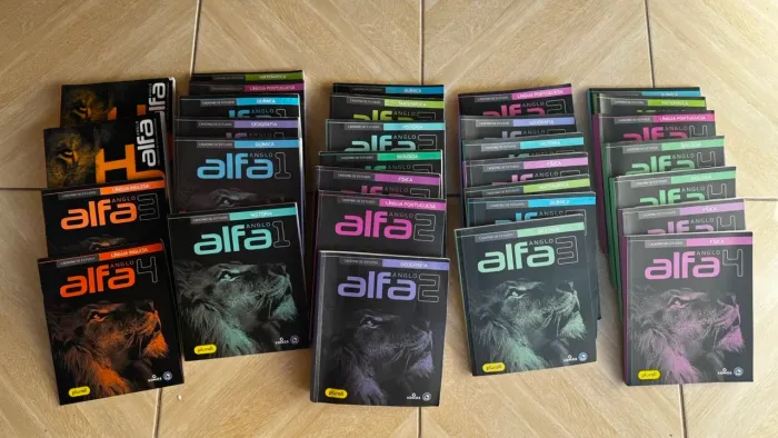 MATERIAL ANGLO -Vendo livros didáticos de Cursinho Pré Vestibular Medicina 