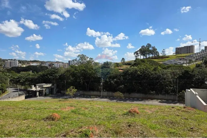 Terreno em Condomínio Fechado à Venda em Bragança Paulista | Parque Imperador