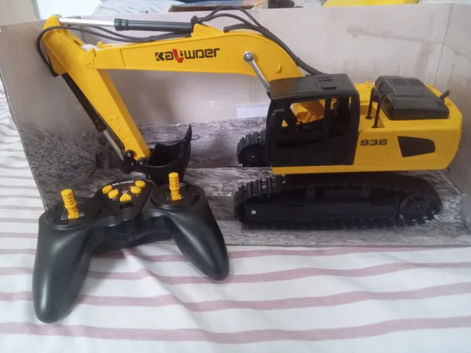 Escavadeira RC 10 canais