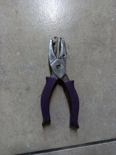 Perfurador de mão