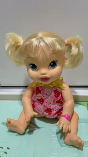 Lote com duas baby alives hora de comer loira e hora do xixi