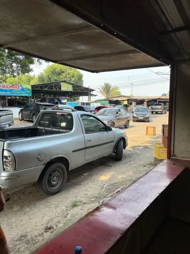 Vendo box comercial na entrada da feira da Sepror