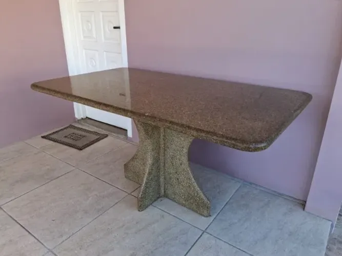 Mesa em granito com 6 cadeiras