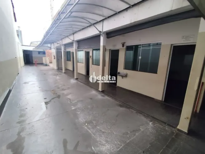 Prédio comercial disponível para locação e venda no bairro Bom Jesus em Uberlândia-MG
