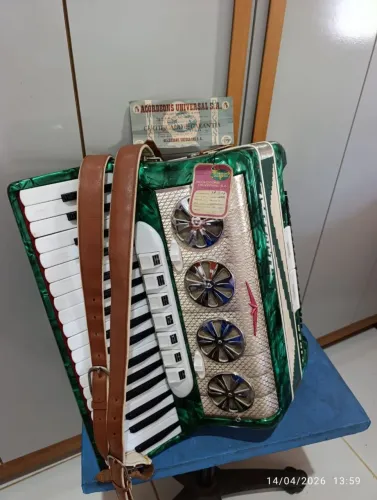 Acordeon universal 80 baixos, Relíquia!