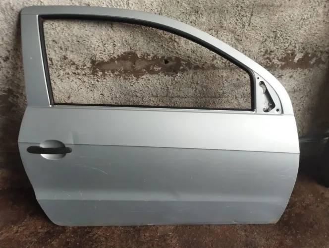 Porta da Saveiro G5 lado direito conservado 
