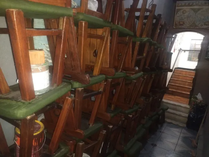 Cadeiras rústicas com estofados