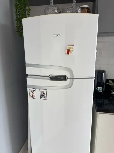 Vendo geladeira em bom estado. Valor R$ 490,00