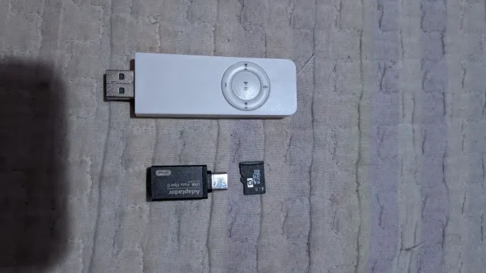 MP3 player com cartão de memória e adaptador 